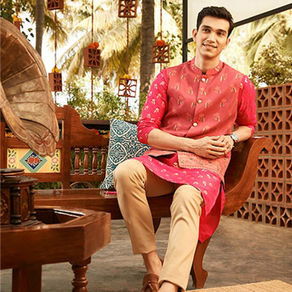 https://www.zenfashion.in/products/men-magenta-pink-golden-floral-printed-thread-work-floral-kurta-2