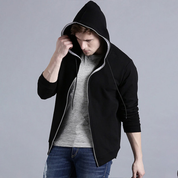 https://www.zenfashion.in/products/men-black-solid-hooded-sweatshirt