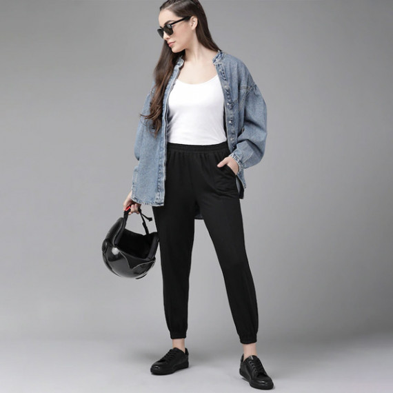 https://www.zenfashion.in/products/women-black-solid-straight-fit-cropped-joggers