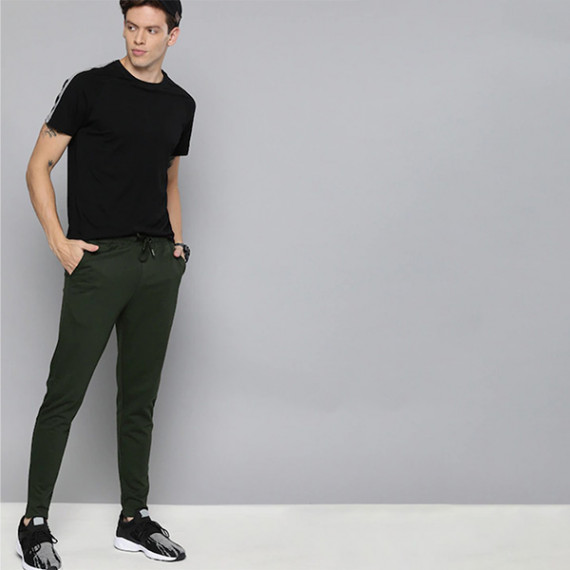 https://www.zenfashion.in/products/men-olive-green-straight-fit-solid-track-pants