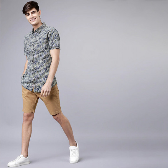 https://www.zenfashion.in/products/men-khaki-solid-slim-fit-regular-shorts