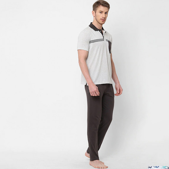 https://www.zenfashion.in/products/men-white-grey-striped-pure-cotton-night-suit