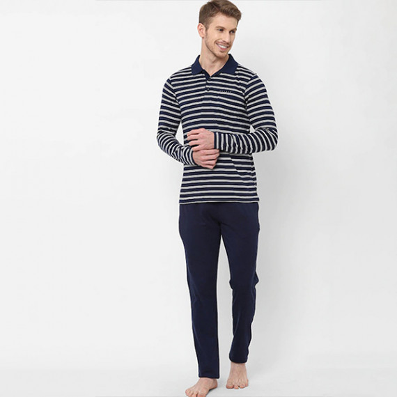 https://www.zenfashion.in/products/men-navy-blue-white-printed-night-suit