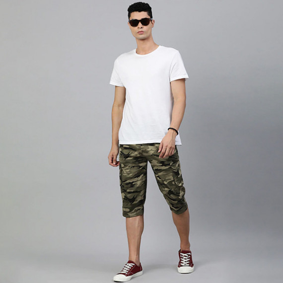 https://www.zenfashion.in/products/men-olive-green-beige-camouflage-printed-pure-cotton-34th-cargo-shorts